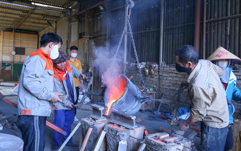 Làng nghề đúc đồng hơn 900 năm tuổi đỏ lửa những ngày giáp Tết